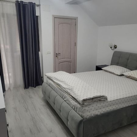 Vila Mae Star Curtea de Argeş Exteriér fotografie