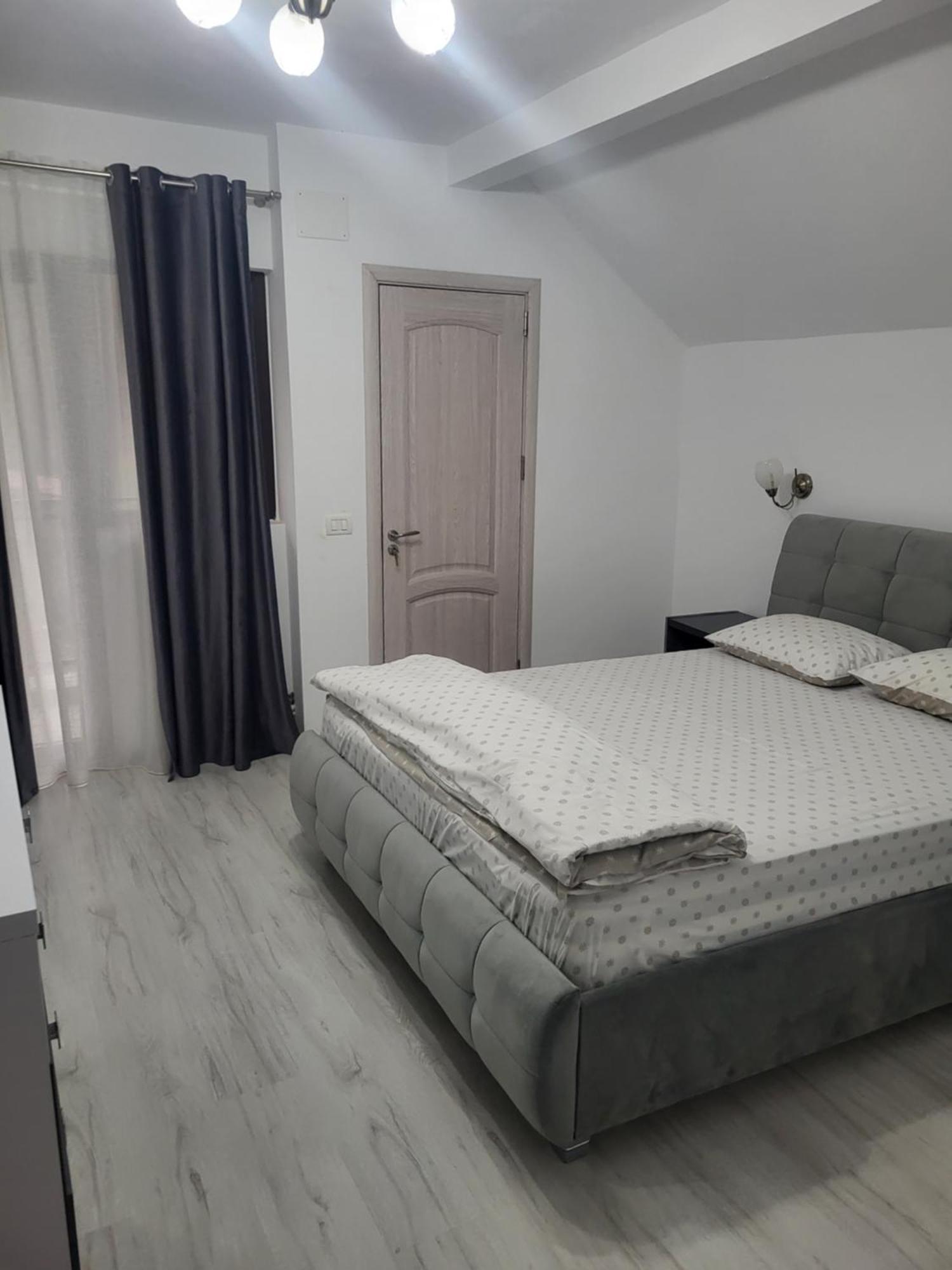 Vila Mae Star Curtea de Argeş Exteriér fotografie